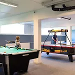 4 Person On A Appartement *