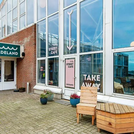 Apartment 4 Person On A *